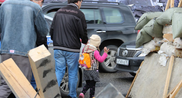 Отец с дочкой. Чечня. Фото Магомеда Магомедова для "Кавказского узла"