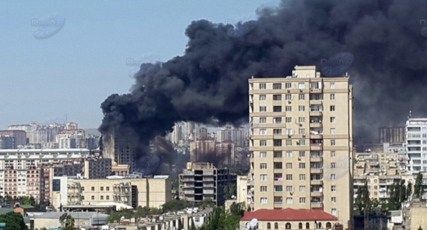 Пожар в многоэтажке, Баку. Фото: Yelena Aghamoghlanova, http://news.day.az/open/580281/?http://img.day.az/clickable/08/3/580281_02_03.jpg