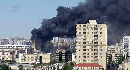Пожар в многоэтажке, Баку. Фото: Yelena Aghamoghlanova, http://news.day.az/open/580281/?http://img.day.az/clickable/08/3/580281_02_03.jpg