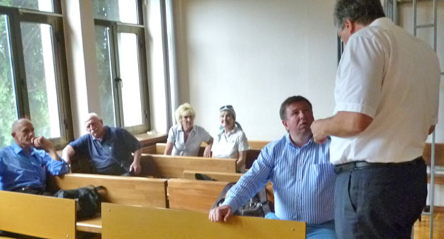 Свидетель обвинения Олег Вронский и Подсудимый Сергей Павленко (справа) в зале суда. Сочи, 26 мая 2015 г. Фото Светланы Кравченко для "Кавказского узла"