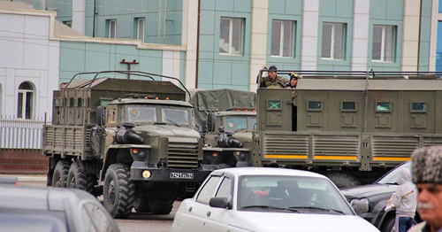 Военная техника в центре Грозного. Фото Магомеда Магомедова для "Кавказского узла"