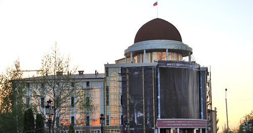 Здание управления судебного департамента при Верховном суде РФ в центре Грозного. Фото Магомеда Магомедова для "Кавказского узла"