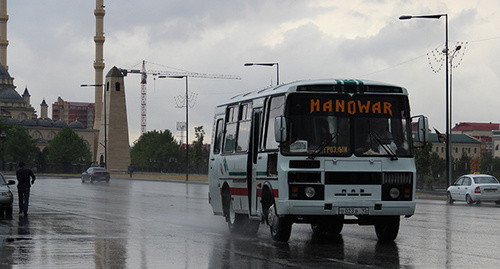 Автобус в Грозном. Фото Магомеда Магомедова для "Кавказского узла" 