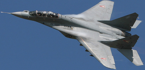 МИГ-29 в воздухе. Фото: Coert van Breda, https://ru.wikipedia.org/wiki/%CC%E8%C3-29#/media/File:HuAF_MIG29UB.jpg
