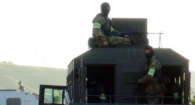 Сотрудники силовых структур в ходе КТО в Баксанском районе Кабардино-Балкарии. Фото: http://nac.gov.ru/nakmessage/2015/06/06/v-khode-kto-v-baksanskom-raione-kabardino-balkarii-neitralizovano-dvoe-bandito.html