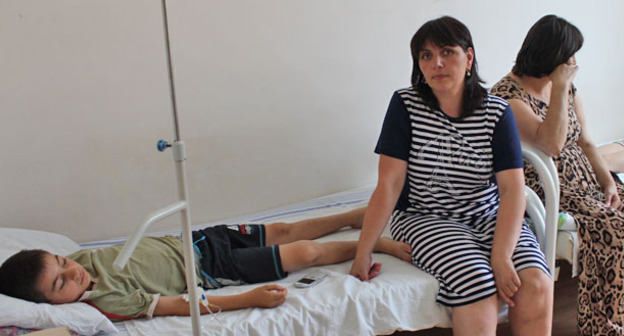 Больные в Центральной районной больнице Алагира,отравившиеся водопроводной водой. 10 июня 2015 г. Фото Эммы Марзоевой для "Кавказского узла"