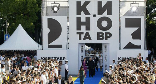 На фестивале "Кинотоавр"-2015, Сочи. Фото: http://www.livekuban.ru/news/kultura/v-sochi-nazvali-pobeditelya-kinotavra-korotkiy-metr/