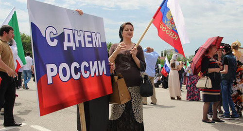 На митинге в честь Дня России в Грозном, 12 июня 2015 года. Фото Ахмед Альдебирова для