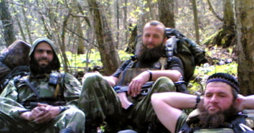 Аслан Бютукаев (в центре). Фото с одного из ресурсов, поддерживающих боевиков