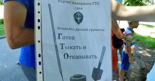 Грамота, выдаваемая участникам реконструкции. Волгоград, 13 июня 2015 г. Фото Татьяны  Филимоновой для "Кавказского узла"