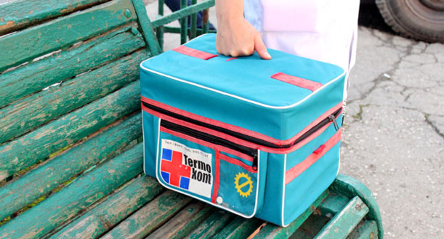 Сумка с вакциной против гепатита А. Алагир, июнь 2015 г. Фото Эммы Марзоевой для "Кавказского узла"