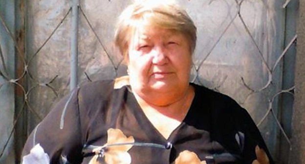 Людмила Богатенкова у здания Буденновского горсуда 19 мая 2015г. Фото Анны Михайловой