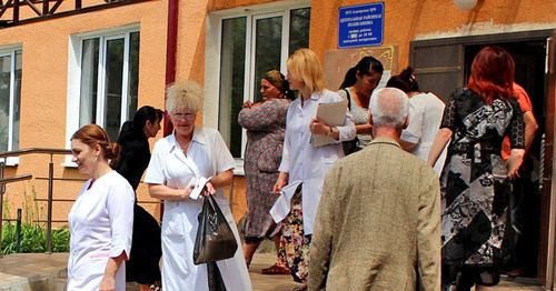 Медики собираются на иммунизацию населения. Алагир, июнь 2015 г. Фото Эммы Марзоевой для "Кавказского узла"