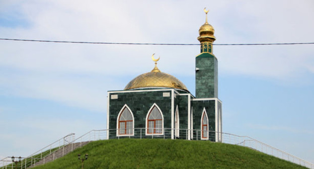 Мечеть имени шейха Дени Арсанова в поселке Черноречье. Чечня. Фото Магомеда Магомедова для "Кавказского узла"