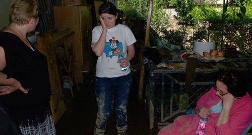 Пострадавшая от наводнения семья Дзадзамия. Фото Беслана Кмузова для "Кавказского узла"