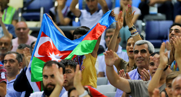 Болельщики с азербайджанским флагом на Европейских играх. Баку, 22 июня 2015 г. Фото Азиза Каримова для "Кавказского узла"