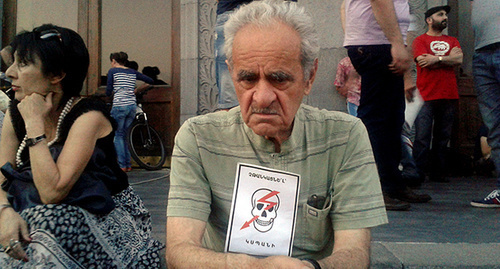 Участник акции протеста в Ереване, 20 июня 2015 год. Фото Армине Мартиросян для "Кавказского узла"