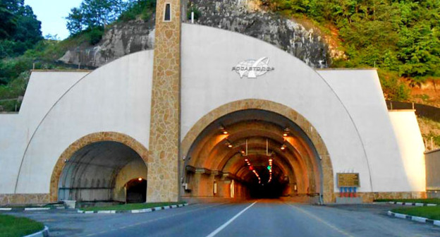 Гимринский тоннель. Унцукульский район Дагестана. Фото: Магомед Пирбудагов http://www.odnoselchane.ru/