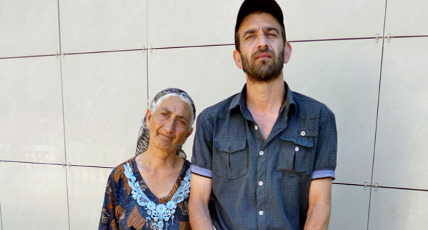 Мардирос Демерчян со своей матерью. Фото Светланы Кравченко для "Кавказского узла"