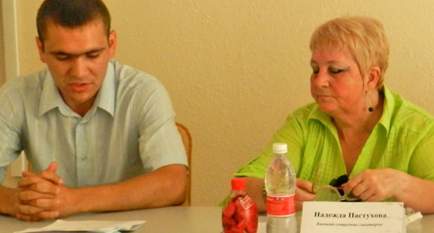 Виктор Шилин и Надежда Пастухова во время пресс-конференции. Волгоград, 26 июня 2015 г. Фото Татьяны Филимоновой для "Кавказского узла"