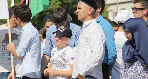 Участники акции "Против лирики" в Грозном. Фото Ахмеда Альдебирова для "Кавказского узла"