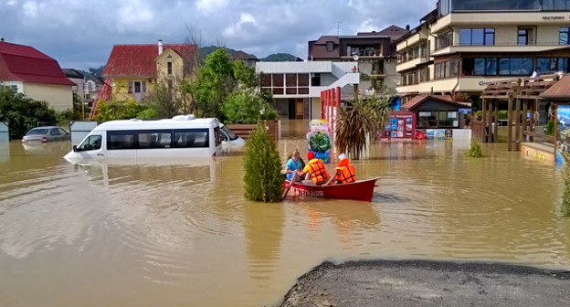 Затопленные домовладения в поселке Мирный. Сочи, 26 июня 2015 г. Фото Анны Грицевич для "Кавказского узла"