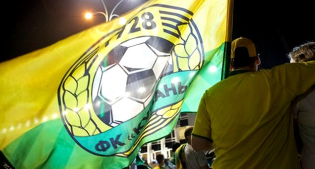 Болельщик ФК "Кубань" с флагом. Фото: Игнат Козлов / Югополис