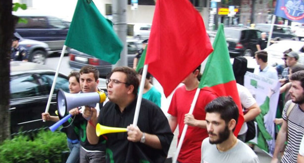 Шествие против проводимой в Грузии экологической политики прошло в Тбилиси. 16 июля 2015 г. Фото Эдиты Бадасян для "Кавказского узла"