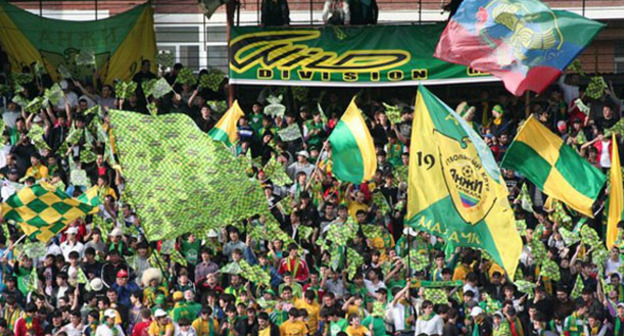 Болельщики футбольного клуба "Анжи". Фото http://www.fc-anji.ru/