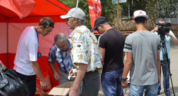 Пикеты в Волжском в поддержку жителей Луганска. Волжский, 18 июля 2015 г. Фото Татьяны Филимоновой для "Кавказского узла"