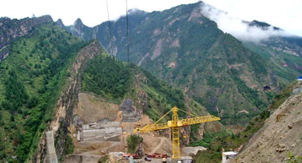 Строительство Гоцатлинской ГЭС на реке Аварское Койсу. Июль 2013 г. Фото Аиды Магомедовой для "Кавказского узла"