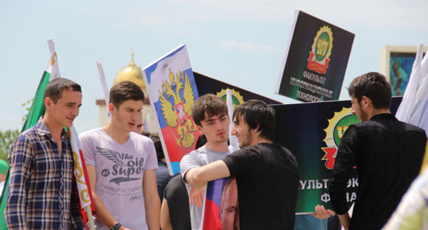 Студенты ЧГУ на митинге в Грозном. Июнь 2015 г. Фото Магомеда Магомедова для "Кавказского узла"