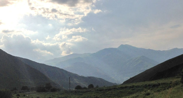 Горы в Шатойском районе Чечни. Фото Магомеда Магомедова для "Кавказского узла"