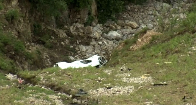 На месте ДТП в Веденском районе Чечни. 22 июля 2015 г. Фото http://95.mchs.gov.ru/