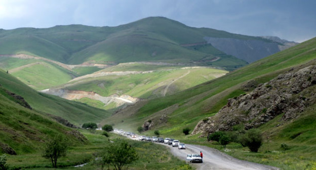 Отрезок дороги Варденис-Мартакерт на границе Армении с Нагорным Карабахом. 20 июня 2015 г. Фото Алвард Григорян для "Кавказского узла"