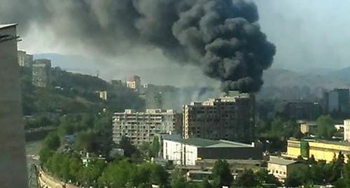 Пожар в Тбилиси. Фото: http://www.newsgeorgia.ge/na-meste-pozhara-v-tbilisi-najdeny-tela-dvuh-pogibshih/