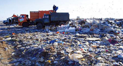 Свалка мусора. Фото: http://astrakhanpost.ru/index.php/glavnoe/item/6959-мусороуборочная-компания-в-астрахани-довела-своих-работников-до-забастовки