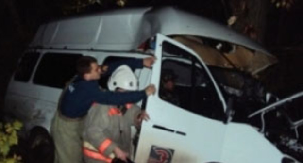 На месте ДТП. 13 августа 2015 г. Фото http://www.mchsmedia.ru/newsline/item/6476978/