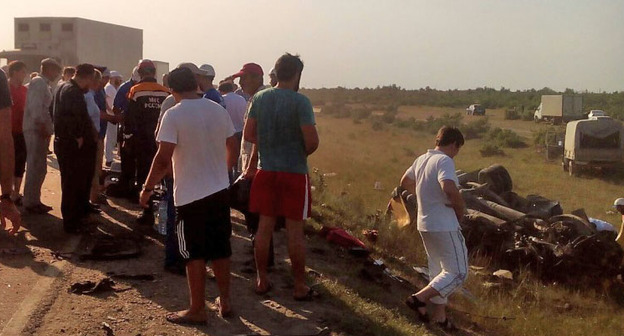 На месте ДТП в Бабаюртовском районе Дагестана. 14 августа 2015 г. Фото http://www.riadagestan.ru/