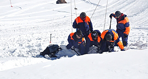 Поисково-спасательные работы на горе Эльбрус. Фото: http://www.07.mchs.gov.ru/operationalpage/operational/item/3019259/  