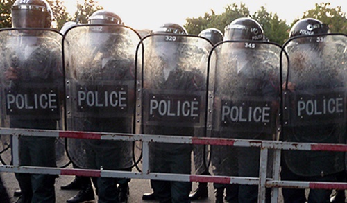 Кордон полицейских во время протестной акции на проспекте Баграмяна. Ереван, 29 июня 2015 г. Фото Армине Мартиросян для "Кавказского узла"