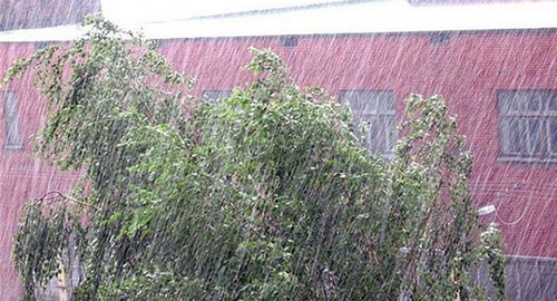 Сильный дождь, ветер в Краснодарском крае 23 августа 2015 год. Фото: http://bloknot-krasnodar.ru/news/v-mostovskom-rayone-stikhiya-ostavila-bez-sveta-5--620516?sphrase_id=142446