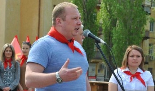 Николай Паршин выступает в Волгограде на акции в честь дня рождения Ленина. Фото: Zakprf.ru