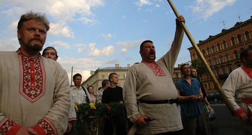 Шествие одной из славянских общин. Фото: http://web-kapiche.ru/66-shoron-ezh-sloven.html?_utl_t=fb