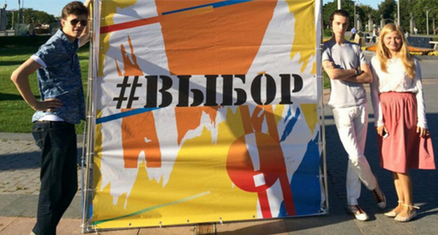 Образовательный пикет "Будка гласности" Организация «За чистые выборы». Фото: http://зачистыевыборы.рф/gallery/photo/#prettyPhoto[index]/3/