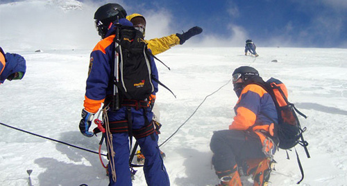Спасатели в горах КБР. Фото: http://www.mchsmedia.ru/newsline/item/6466849/