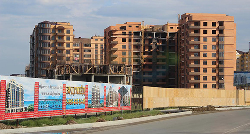Строящийся жилой комплекс в Каспийске. Фото Магомеда Магомедова для "Кавказского узла"