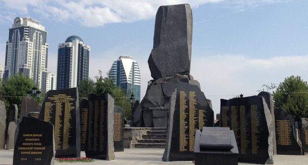 Памятник воинам Дикой дивизии открыт в Грозном. 6 сентября 2015 г. Фото Магомеда Магомедова для "Кавказского узла"