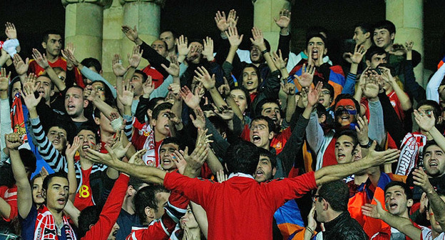 Болельщики во время матча Евро-2016. Фото: © PAN Photo / Hrant Khachatryan