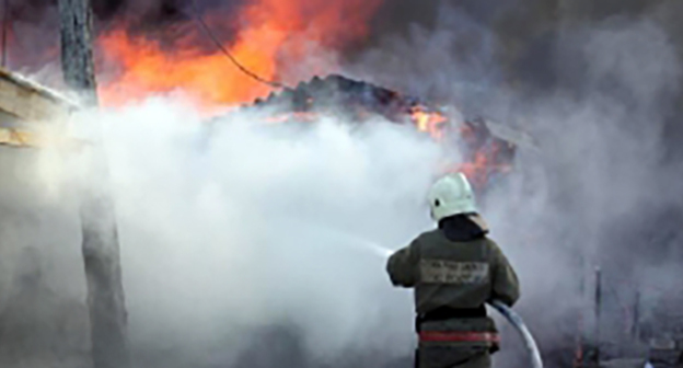 Ликвидация пожара. Фото: http://61.mchs.gov.ru/operationalpage/operational/item/3073146/